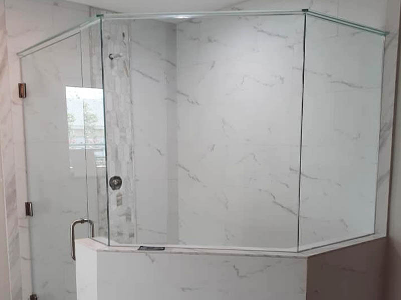 Tampa’s #1 Choice for Custom Glass Installs